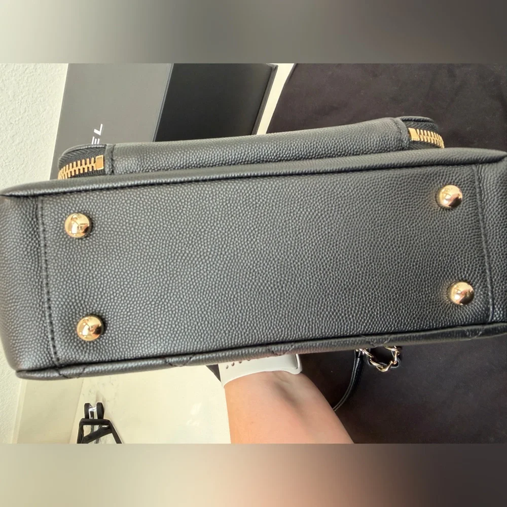 Chanel Black Caviar Leather Business Affinity in Medium